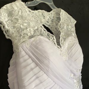 NEW 18W wedding dress.